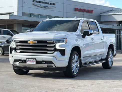 Used 2024 Chevrolet Silverado 1500 High Country w/ High Country Premium Package AWD/4WD image 3