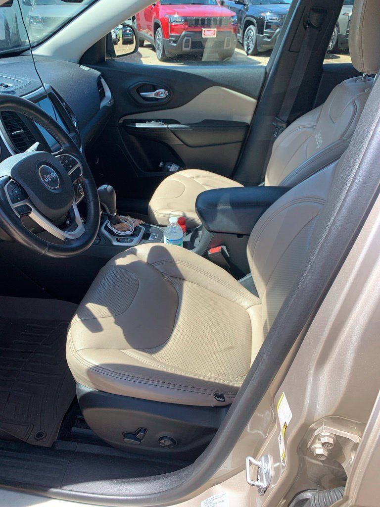 Used 2015 Jeep Cherokee Latitude w/ Comfort/Convenience Group AWD/4WD image 30