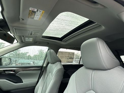 New 2026 Toyota Highlander Limited AWD/4WD image 19