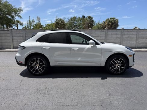 Used 2025 Porsche Macan AWD/4WD image 7