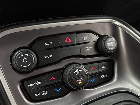 Used 2021 Dodge Challenger SXT image 15