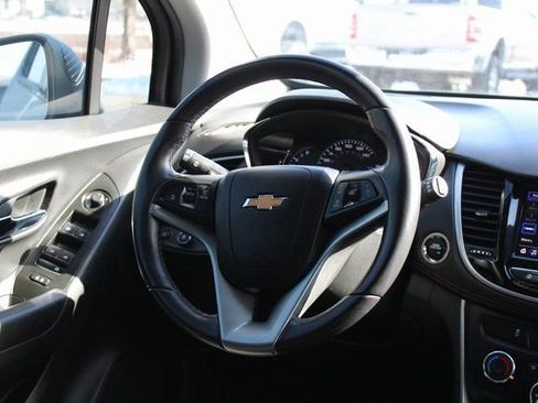 Used 2022 Chevrolet Trax LT w/ LT Convenience Package FWD image 20