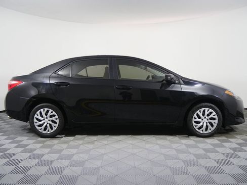 Used 2018 Toyota Corolla LE image 2