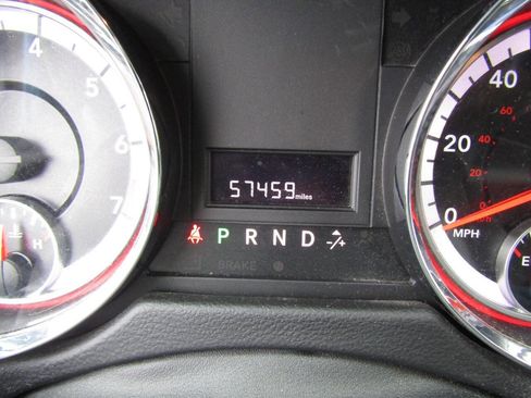 Used 2019 Dodge Grand Caravan SE w/ UConnect Hands-Free Group image 21