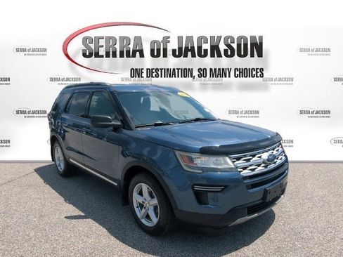 Used 2019 Ford Explorer XLT FWD image 2