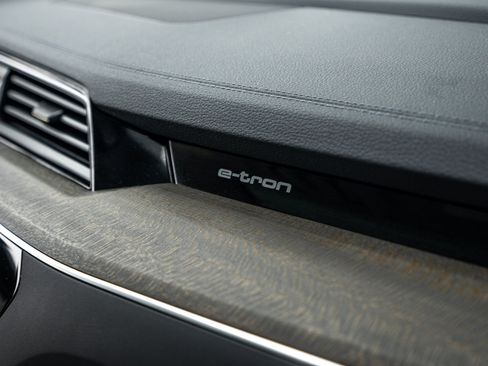Certified 2024 Audi Q8 e-tron Premium Plus w/ Premium Plus Package AWD/4WD image 9