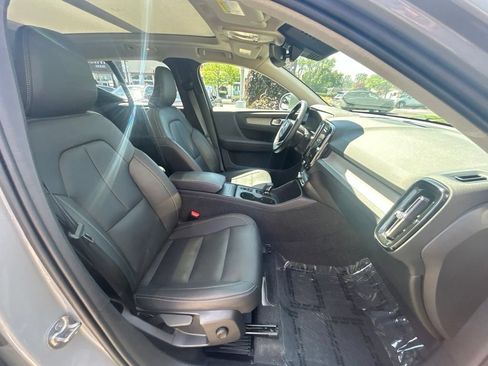Used 2025 Volvo XC40 B5 Core AWD/4WD image 16
