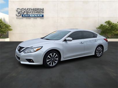 Used 2017 Nissan Altima 2.5 SL w/ Moonroof Package