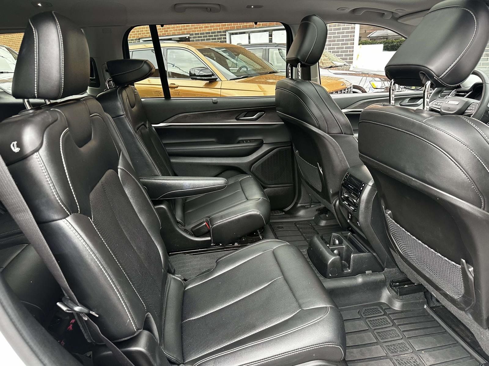 Used 2023 Jeep Grand Cherokee L Limited w/ Luxury Tech Group II AWD/4WD image 15
