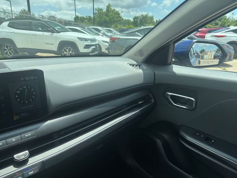 Used 2025 Kia K4 LXS FWD image 34