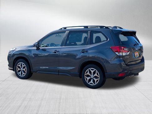 Used 2023 Subaru Forester Premium image 5