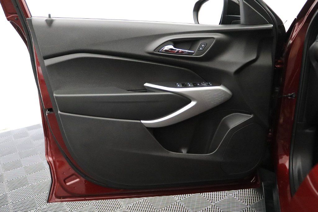 Used 2024 Chevrolet Trax RS w/ Driver Confidence Package FWD image 15