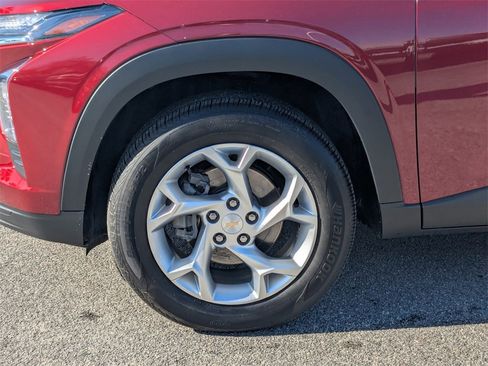 Certified 2024 Chevrolet Trax LS w/ LS Convenience Package image 10