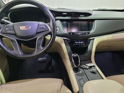 Used 2018 Cadillac XT5 FWD image 4