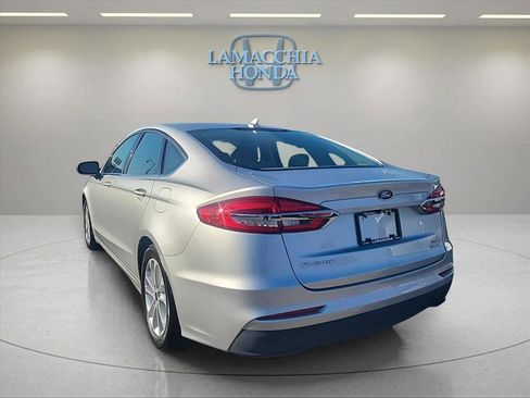 Used 2019 Ford Fusion SE FWD image 3