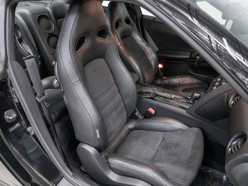 Used 2013 Nissan GT-R Premium image 24