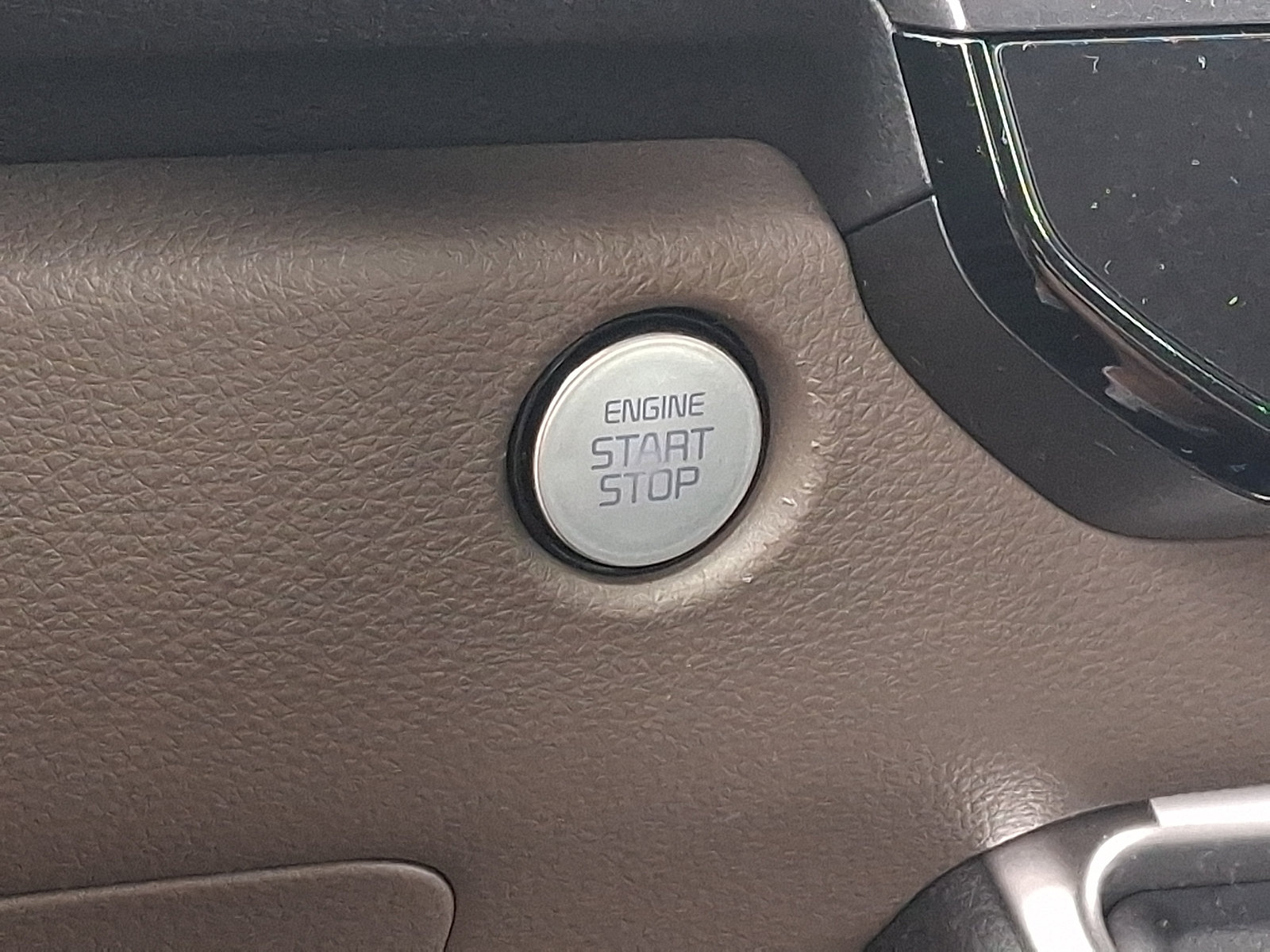 Certified 2025 Kia Carnival FWD image 25
