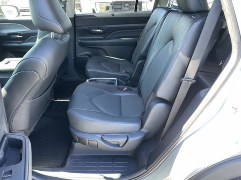 Used 2025 Toyota Grand Highlander FWD image 12