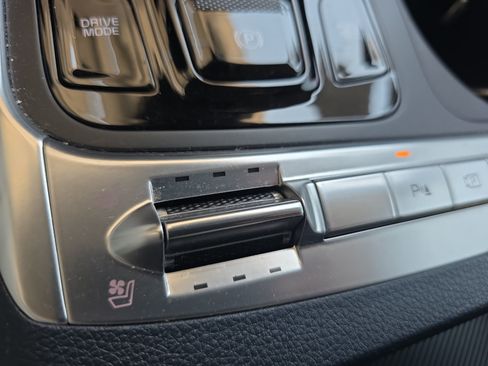 Certified 2025 Kia Carnival SX FWD image 23