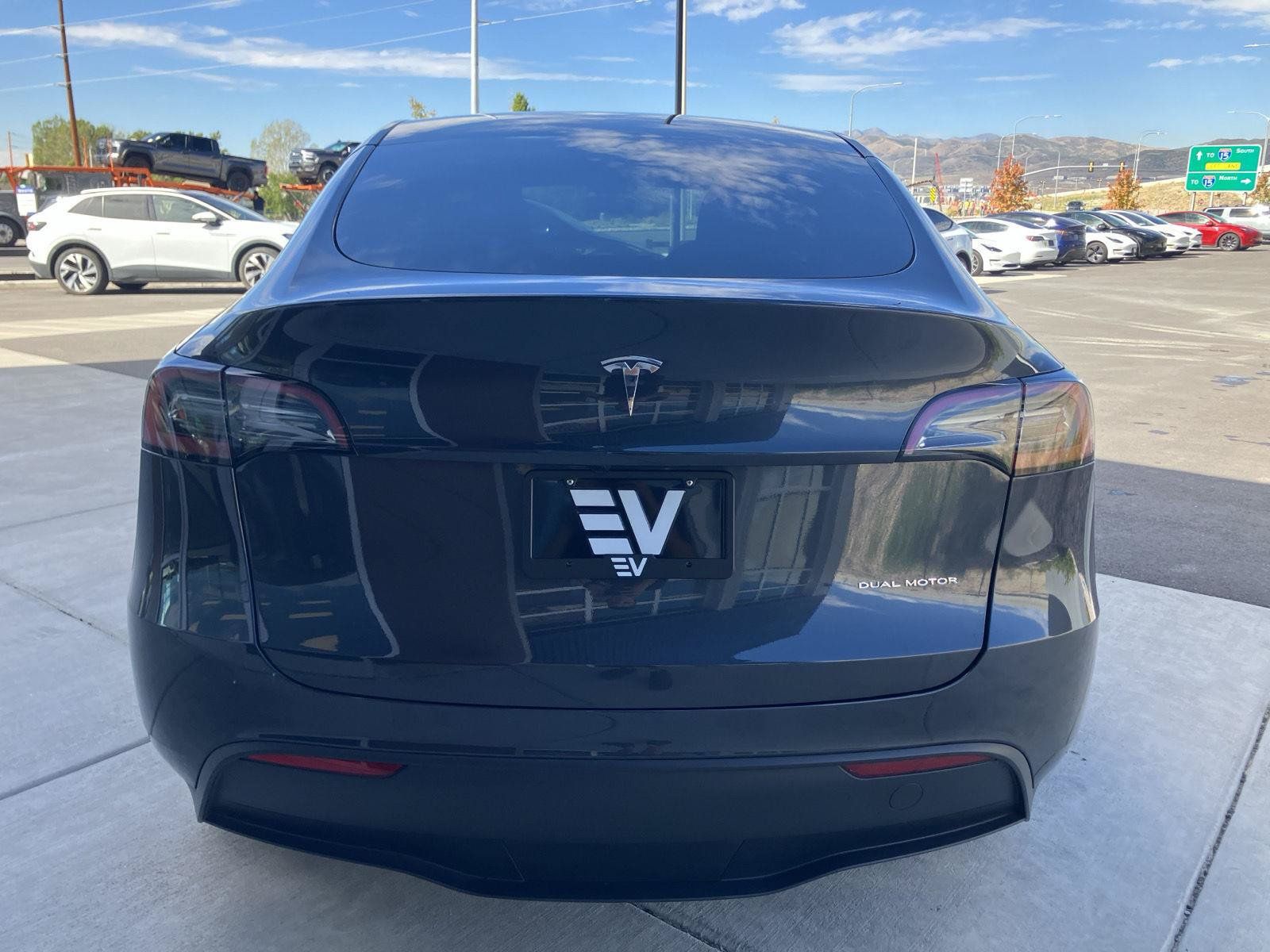 Used 2024 Tesla Model Y Long Range AWD/4WD image 7