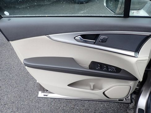 Used 2019 Lincoln Nautilus Premier AWD/4WD image 20