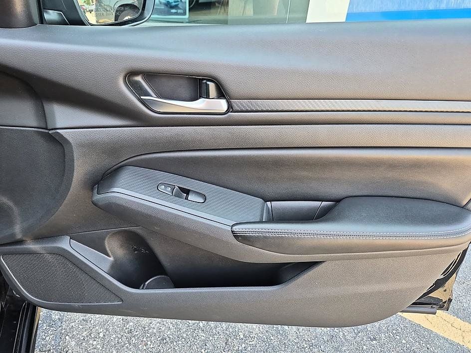 Used 2024 Nissan Altima 2.5 SV FWD image 32