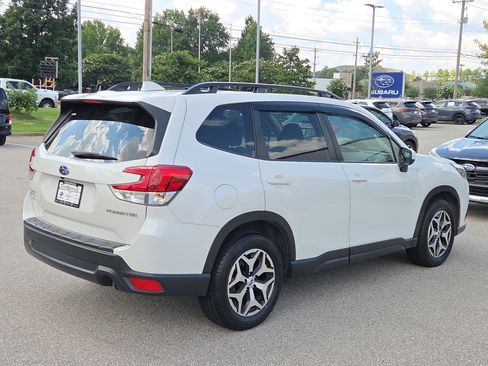 Used 2023 Subaru Forester Premium AWD/4WD image 3