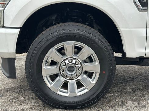 Certified 2022 Ford F350 Platinum w/ FX4 Off-Road Package image 27