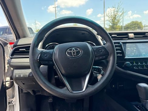 Used 2019 Toyota Camry LE FWD image 14