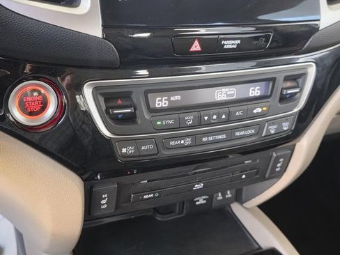 Used 2016 Honda Pilot Touring image 25