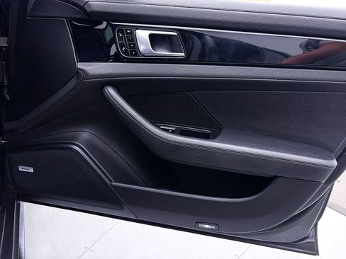 Used 2018 Porsche Panamera image 38