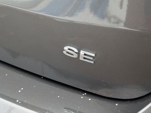 Used 2017 Ford Focus SE w/ Cold Weather Package FWD image 14