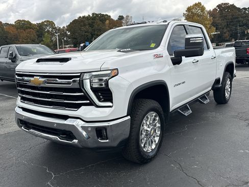 Used 2025 Chevrolet Silverado 2500 LTZ w/ LTZ Plus Package image 4
