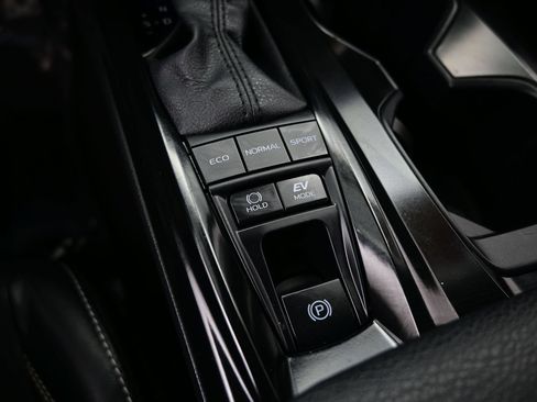Used 2025 Toyota Camry SE w/ Convenience Package FWD image 22