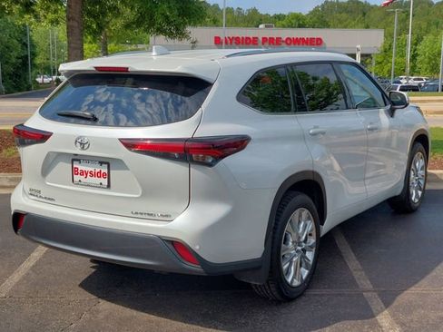 Used 2025 Toyota Highlander Limited AWD/4WD image 29
