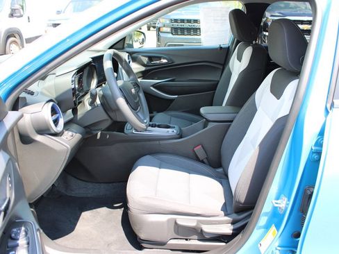 Certified 2025 Chevrolet Trax LS FWD image 8