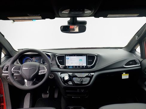 New 2026 Chrysler Pacifica Select FWD image 16