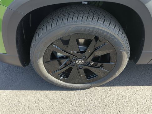 New 2026 Volkswagen Taos SE image 25