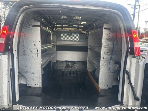 Used 2017 Chevrolet Express 2500 image 12