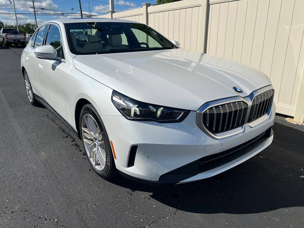 Used 2024 BMW 530i xDrive w/ Convenience Package AWD/4WD image 2