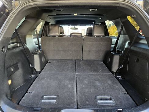 Used 2017 Ford Explorer XLT w/ Equipment Group 202A AWD/4WD image 10
