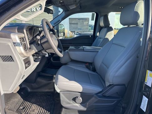 New 2026 Ford F250 XL w/ XL Chrome Package image 11