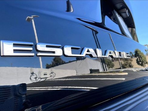 Used 2022 Cadillac Escalade Sport Platinum image 32