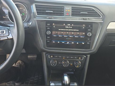 Used 2021 Volkswagen Tiguan SE image 26