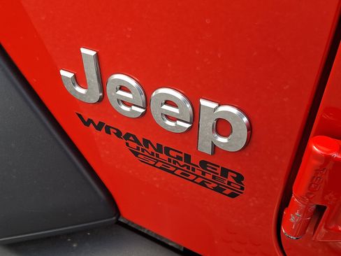 Used 2018 Jeep Wrangler Unlimited Sport S AWD/4WD image 30