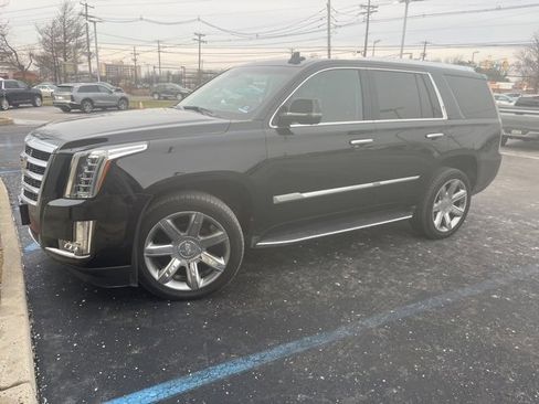 Used 2019 Cadillac Escalade Luxury image 1