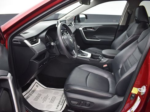 Used 2021 Toyota RAV4 XLE Premium AWD/4WD image 14