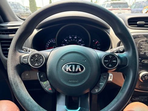 Used 2015 Kia Soul FWD image 2