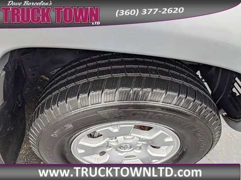 Used 2011 Toyota Tacoma 4x4 Double Cab image 2