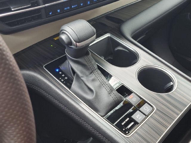 Used 2024 Toyota Sienna Platinum FWD image 37